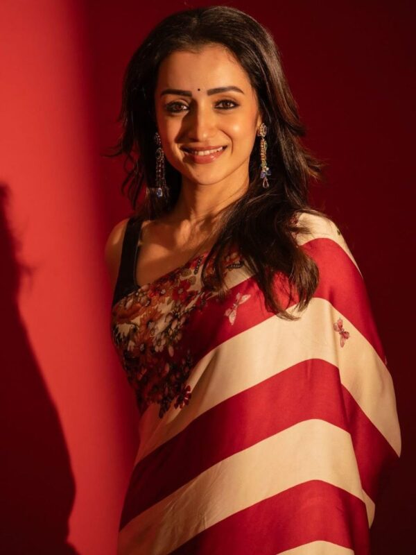 Women's Beautiful Digital Printed Japan Satin SIlk Saree With Running Blouse - Image 3