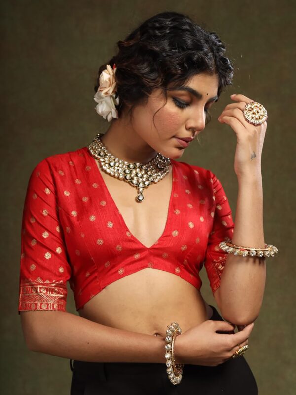 SAREE MALL Woven Design Zari Work Pure Patola Silk Saree for Women With Unstitched Blouse Piece - Image 4