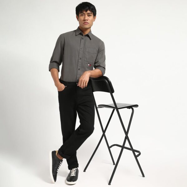 Tommy Hilfiger Men's Cotton Solid Regular Fit Shirt - Image 5