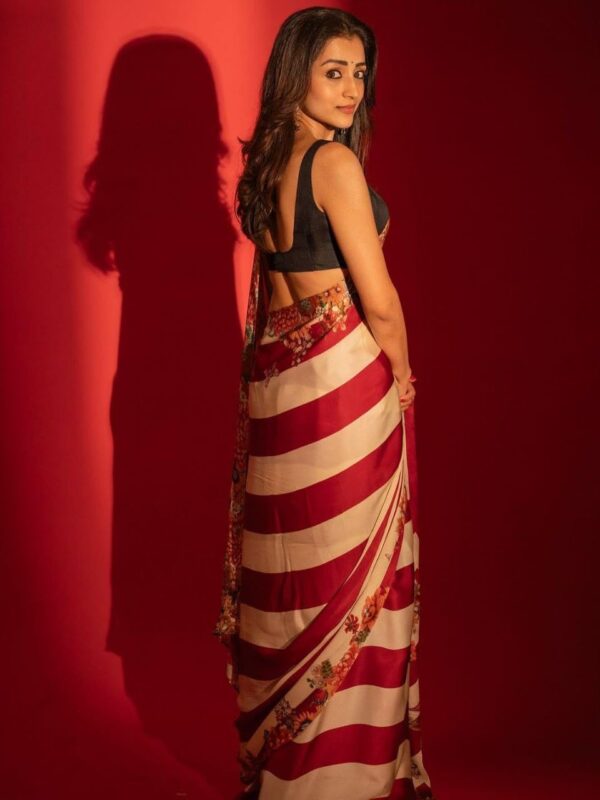 Women's Beautiful Digital Printed Japan Satin SIlk Saree With Running Blouse - Image 2