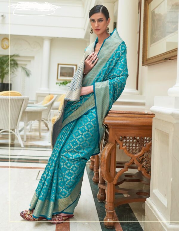 SWORNOF Women's Patola Silk Saree With Unstitched Boluse Piece - Image 3