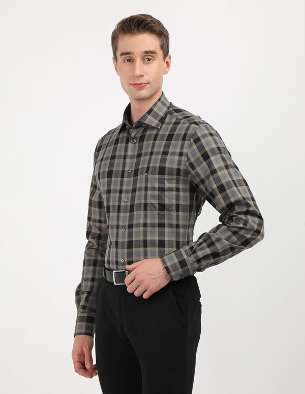 Tommy Hilfiger Men's Striped Regular Fit Shirt - Image 4