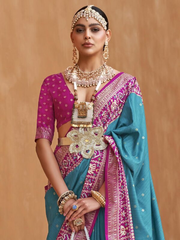 SAREE MALL Woven Design Zari Work Pure Patola Silk Saree for Women With Unstitched Blouse Piece - Image 4