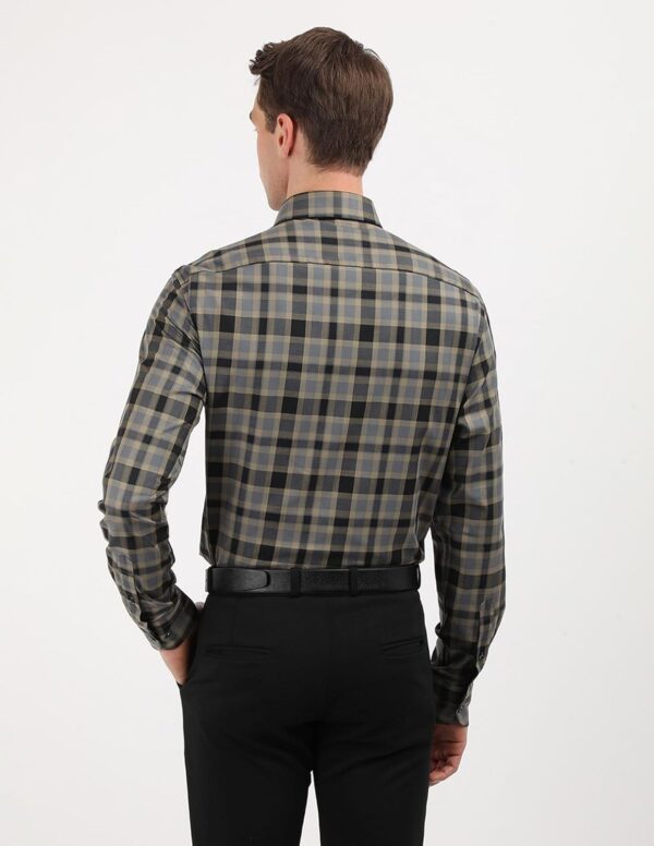 Tommy Hilfiger Men's Striped Regular Fit Shirt - Image 5