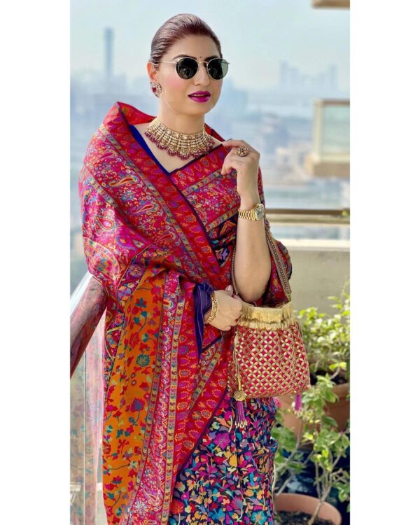SGF11- Women's Kanjivaram Pure Soft Silk Handloom Saree Pure Golden Zari With Blouse Piece - Image 4