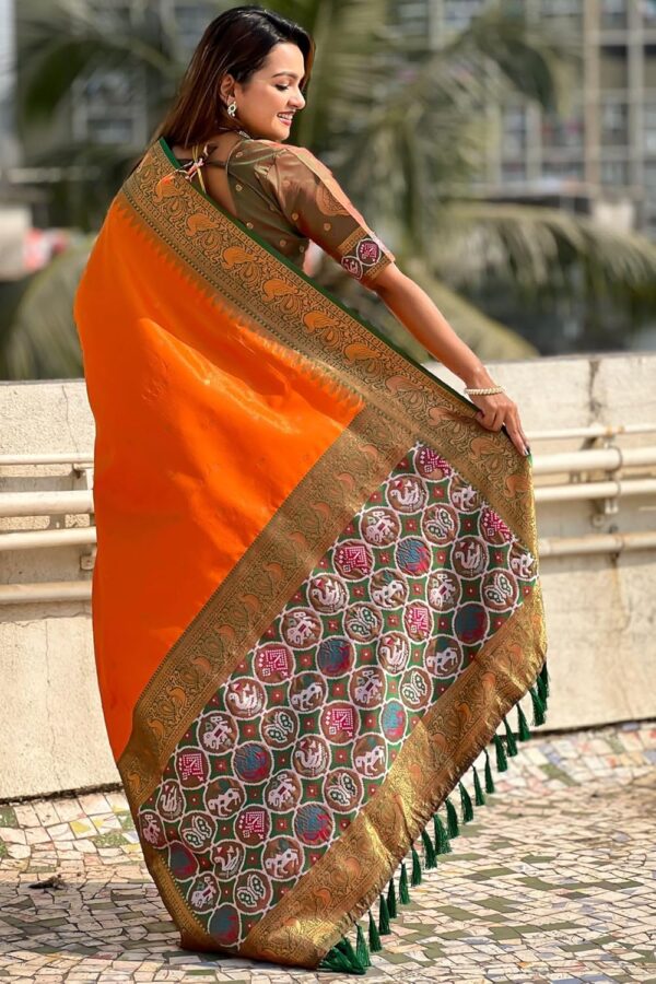SGF11 Women's Kanjivaram Patola Silk Saree Silk Saree Pure Golden Zari With Blouse Piece - Image 4