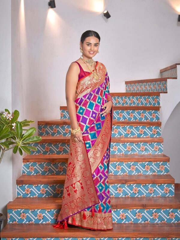 MANOHARI Women's Trendy Banarasi Woven Saree with Heavy Jacquard Work, Elegant Design, Silk Saree with Maching Lace Border Unstitched Blouse Piece for Weddings & Festive Occasions - Image 4
