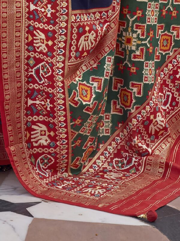 SAREE MALL Woven Design Zari Work Pure Patola Silk Saree for Women With Unstitched Blouse Piece - Image 4