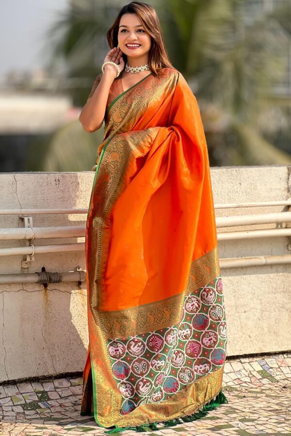 SGF11 Women's Kanjivaram Patola Silk Saree Silk Saree Pure Golden Zari With Blouse Piece - Image 5