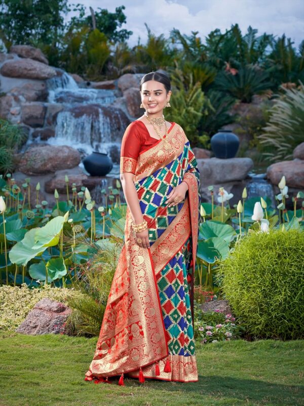 MANOHARI Women's Trendy Banarasi Woven Saree with Heavy Jacquard Work, Elegant Design, Silk Saree with Maching Lace Border Unstitched Blouse Piece for Weddings & Festive Occasions - Image 5