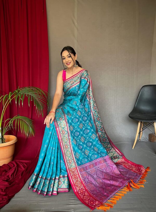 SGF11 Women's Kanjivaram Patola Silk Saree Silk Saree Pure Golden Zari With Blouse Piece - Image 2