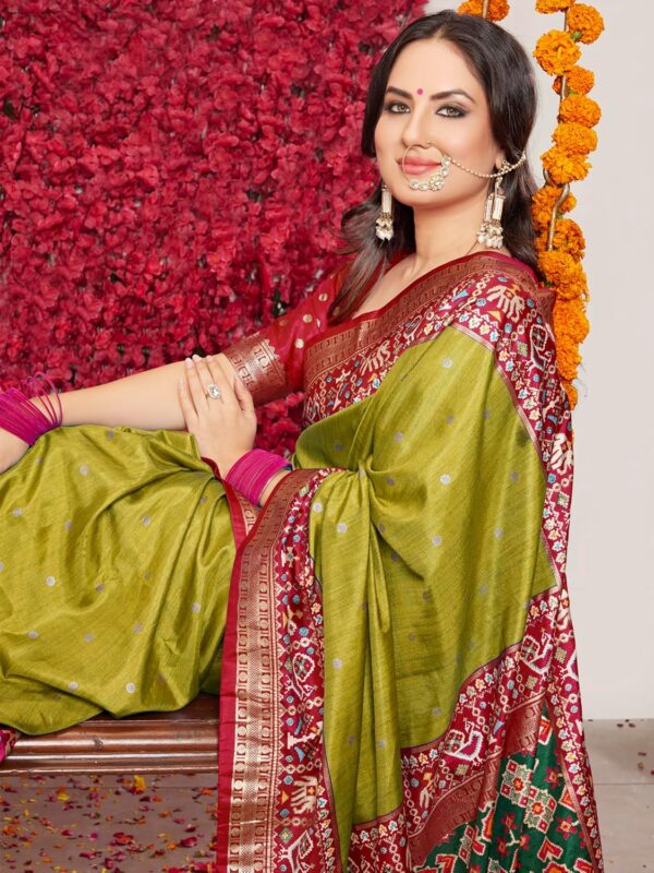 SAREE MALL Woven Design Zari Work Pure Patola Silk Saree for Women With Unstitched Blouse Piece - Image 4
