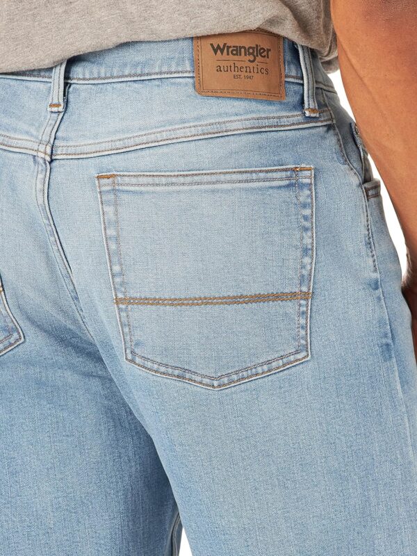 Wrangler Men's Relaxed Fit Boot Cut Jean - Image 4